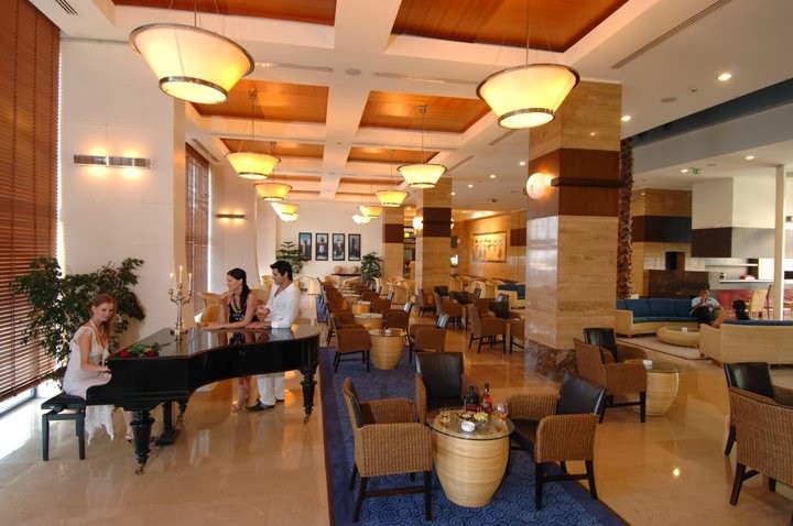 imagini hotel TITANIC LARA